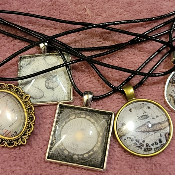 Story in a Locket - Picture 2 of 10